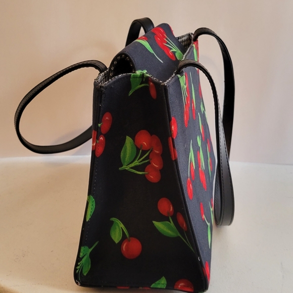 Purse - Picture 2 of 3